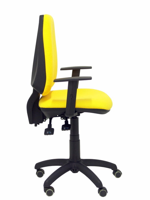 Silla de oficina Elche con mecanismo Asincro tapizada con Tela color Amarillo. Equipada con Base poliamida negra, Brazos 1D y Ruedas de parqué