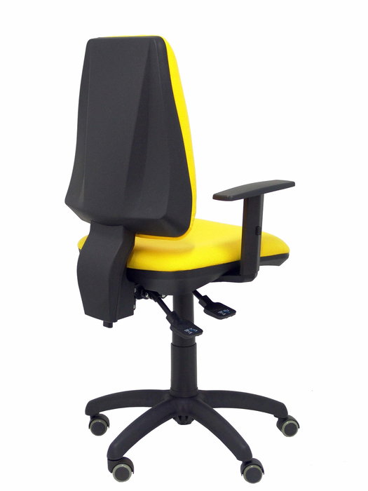 Silla de oficina Elche con mecanismo Asincro tapizada con Tela color Amarillo. Equipada con Base poliamida negra, Brazos 1D y Ruedas de parqué