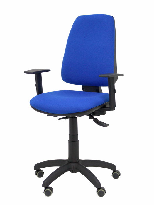 Silla de oficina Elche con mecanismo Asincro tapizada con Tela color Azul. Equipada con Base poliamida negra, Brazos 1D y Ruedas de parqué