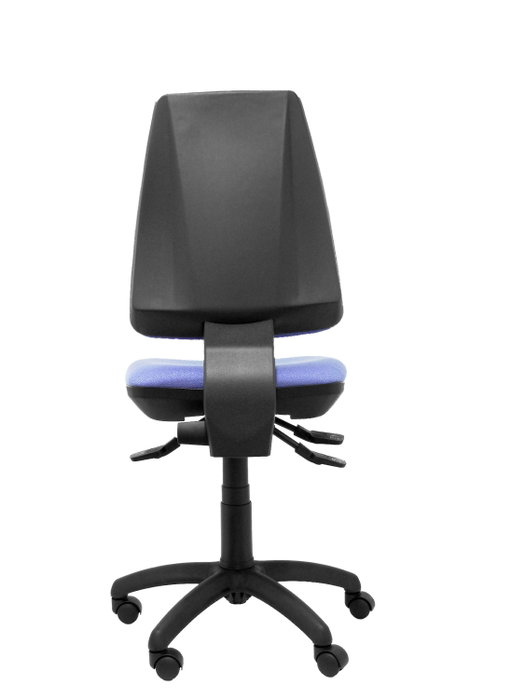 Silla de oficina Elche con mecanismo Asincro tapizada con Tela color Azul claro. Equipada con Base poliamida negra, Sin brazos y Ruedas de nailon 50 mm