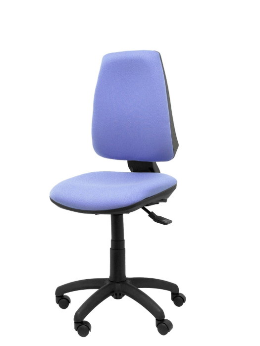 Silla de oficina Elche con mecanismo Asincro tapizada con Tela color Azul claro. Equipada con Base poliamida negra, Sin brazos y Ruedas de nailon 50 mm