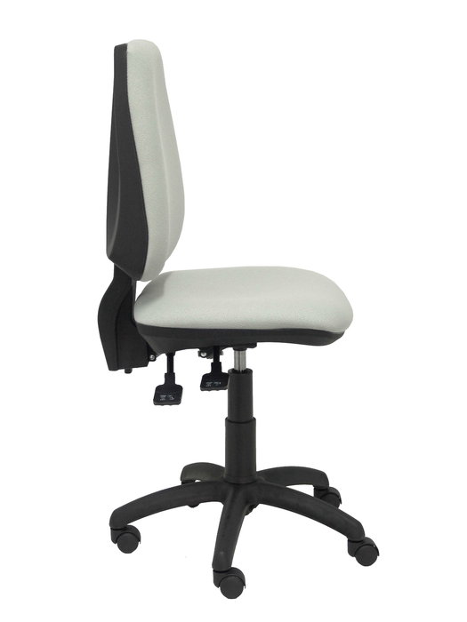 Silla de oficina Elche con mecanismo Asincro tapizada con Tela color Gris. Equipada con Base poliamida negra, Sin brazos y Ruedas de nailon 50 mm