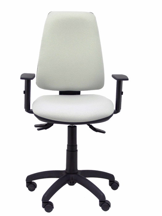 Silla de oficina Elche con mecanismo Asincro tapizada con Tela color Gris. Equipada con Base poliamida negra, Brazos 1D y Ruedas de nailon 50 mm