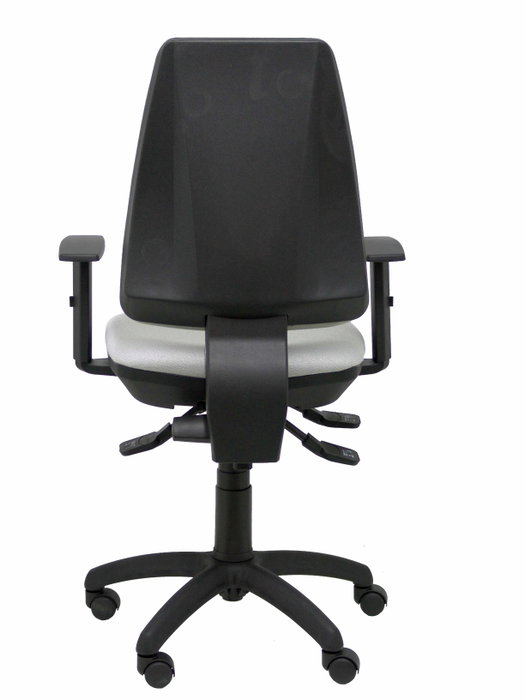 Silla de oficina Elche con mecanismo Asincro tapizada con Tela color Gris. Equipada con Base poliamida negra, Brazos 1D y Ruedas de nailon 50 mm
