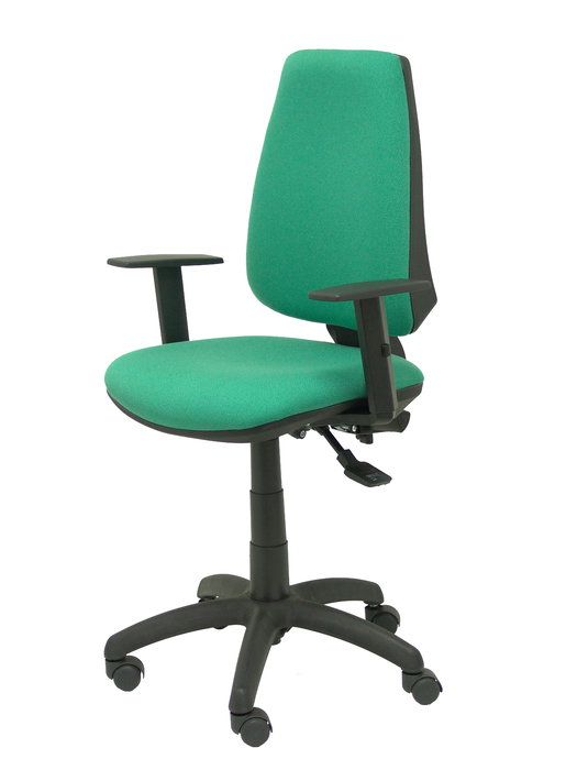 Silla de oficina Elche con mecanismo Asincro tapizada con Tela color Verde esmeralda. Equipada con Base poliamida negra, Brazos 1D y Ruedas de nailon 50 mm