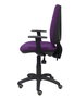 Silla de oficina Elche con mecanismo Asincro tapizada con Tela color Morado. Equipada con Base poliamida negra, Brazos 1D y Ruedas de parqué