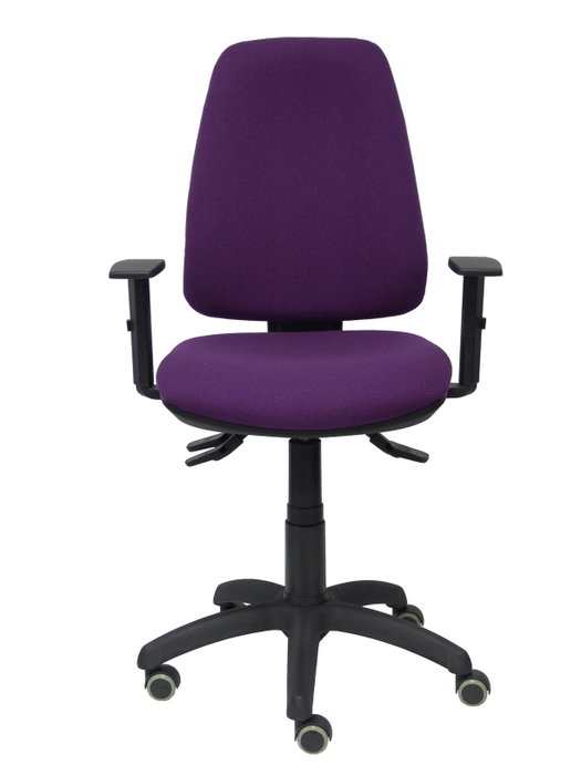 Silla de oficina Elche con mecanismo Asincro tapizada con Tela color Morado. Equipada con Base poliamida negra, Brazos 1D y Ruedas de parqué