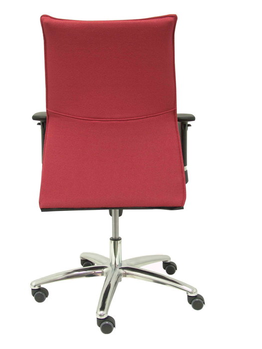 Silla Albacete confidente con mecanismo Sincro tapizada con Tela color Granate. Equipada con Base aluminio, Brazos 1D y Ruedas de parqué