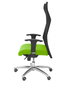 Sillón Albacete con mecanismo Sincro tapizada con Tela color Pistacho y malla color Negro. Equipado con Base aluminio, Brazos 1D y Ruedas de parqué