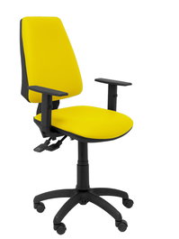 Silla de oficina Elche con mecanismo Asincro tapizada con Similpiel color Amarillo. Equipada con Base poliamida negra, Brazos 1D y Ruedas de nailon 50 mm