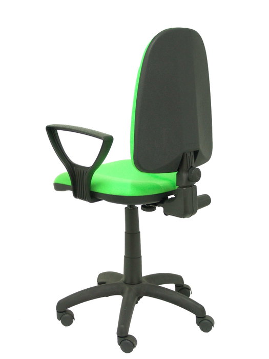 Silla de oficina Algarra con mecanismo Contacto permanente básico tapizada con Tela color Pistacho. Equipada con Base poliamida negra, Brazos fijos y Ruedas de nailon 50 mm