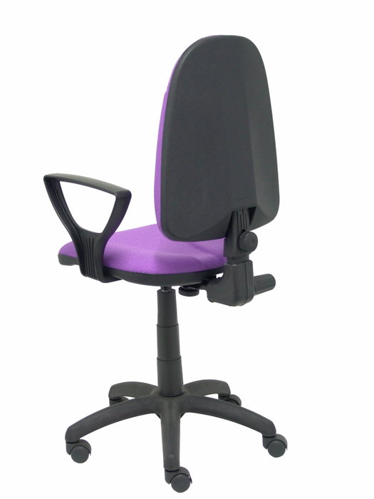 Silla de oficina Algarra con mecanismo Contacto permanente básico tapizada con Tela color Lila. Equipada con Base poliamida negra, Brazos fijos y Ruedas de nailon 50 mm