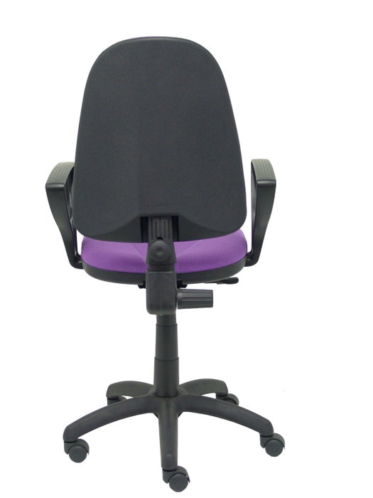 Silla de oficina Algarra con mecanismo Contacto permanente básico tapizada con Tela color Lila. Equipada con Base poliamida negra, Brazos fijos y Ruedas de nailon 50 mm