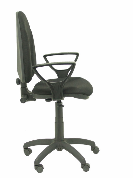 Silla de oficina Algarra con mecanismo Contacto permanente básico tapizada con Tela color Negro. Equipada con Base poliamida negra, Brazos fijos y Ruedas de nailon 50 mm