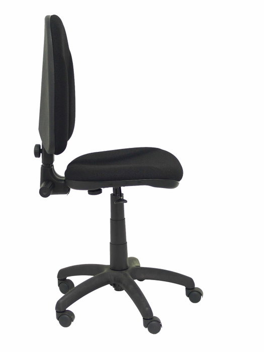 Silla de oficina Algarra con mecanismo Contacto permanente básico tapizada con Tela color Negro. Equipada con Base poliamida negra, Sin brazos y Ruedas de nailon 50 mm