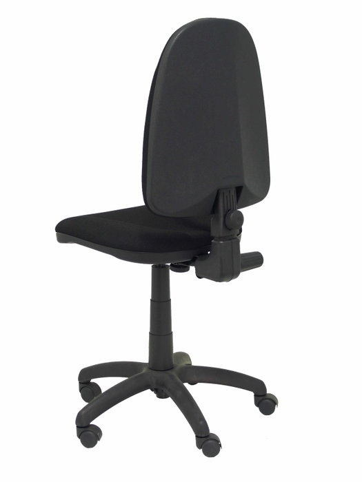 Silla de oficina Algarra con mecanismo Contacto permanente básico tapizada con Tela color Negro. Equipada con Base poliamida negra, Sin brazos y Ruedas de nailon 50 mm