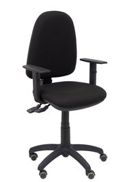 Silla de oficina Aýna con mecanismo Asincro tapizada con Tela color Negro. Equipada con Base poliamida negra, Brazos 1D y Ruedas de parqué