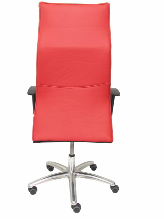 Sillón Albacete con mecanismo Sincro tapizada con Piel color Rojo. Equipado con Base aluminio, Brazos 1D y Ruedas de parqué