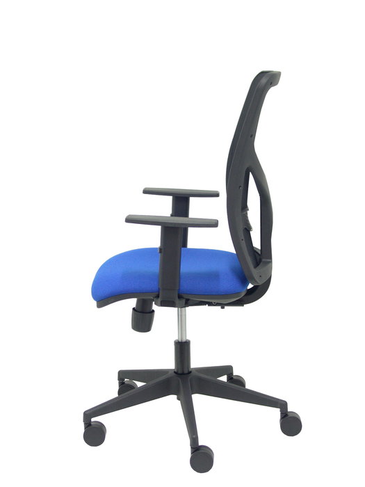 Silla de oficina Motilla con mecanismo Sincro tapizada con Tela color Azul y malla color Negro. Equipada con lumbar 1D, Brazos 1D y Ruedas 65mm nailon