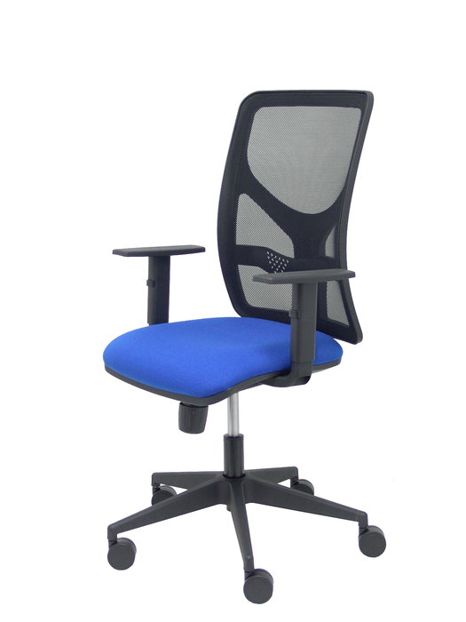 Silla de oficina Motilla con mecanismo Sincro tapizada con Tela color Azul y malla color Negro. Equipada con lumbar 1D, Brazos 1D y Ruedas 65mm nailon