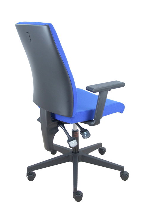 Silla de oficina I-Line con mecanismo Contacto permanente de doble maneta tapizada con Tela color Azul. Equipada con Base poliamida negra, Brazos 1D y Ruedas autofrenantes