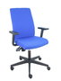 Silla de oficina I-Line con mecanismo Contacto permanente de doble maneta tapizada con Tela color Azul. Equipada con Base poliamida negra, Brazos 1D y Ruedas autofrenantes