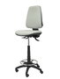 Taburete Elche con mecanismo Asincro tapizada con Tela color Gris claro. Equipado con Base poliamida negra, Sin brazos y Ruedas de nailon 50 mm
