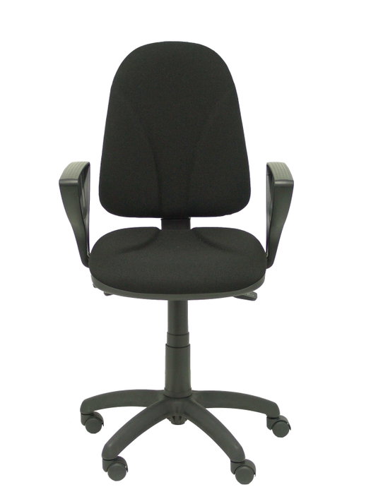 Silla de oficina Algarra con mecanismo Asincro tapizada con Tela color Negro. Equipada con Base poliamida negra, Brazos fijos y Ruedas de nailon 50 mm