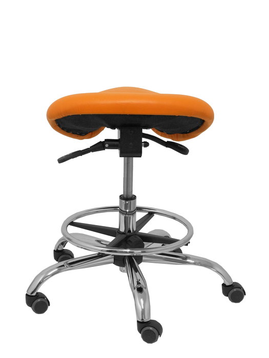 Taburete Zarza con mecanismo Basculante tapizada con Similpiel color No aplica y malla color Naranja. Equipado con Base cromada, Sin brazos y Ruedas de parqué