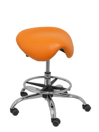 Taburete Zarza con mecanismo Basculante tapizada con Similpiel color No aplica y malla color Naranja. Equipado con Base cromada, Sin brazos y Ruedas de parqué