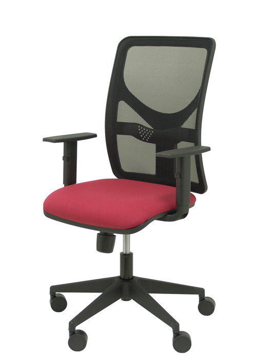 Silla de oficina Motilla con mecanismo Sincro tapizada con Tela color Granate y malla color Negro. Equipada con lumbar 1D, Brazos 1D y Ruedas 65mm nailon