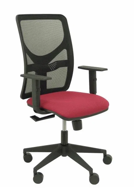 PIQUERAS Y CRESPO Silla Motilla con respaldo de malla negra y asiento granate PIQUERAS Y CRESPO Silla Motilla con respaldo de malla negra y asiento granate
