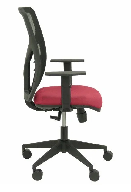 PIQUERAS Y CRESPO Silla Motilla con respaldo de malla negra y asiento granate PIQUERAS Y CRESPO Silla Motilla con respaldo de malla negra y asiento granate