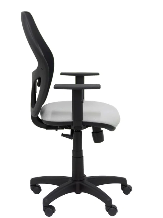 PIQUERAS Y CRESPO Silla Alocén con respaldo de malla negra y asiento Bali gris claro