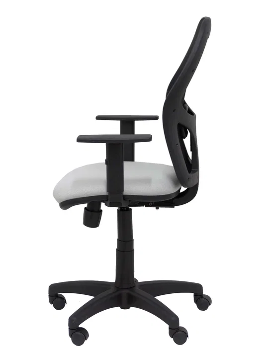 PIQUERAS Y CRESPO Silla Alocén con respaldo de malla negra y asiento Bali gris claro
