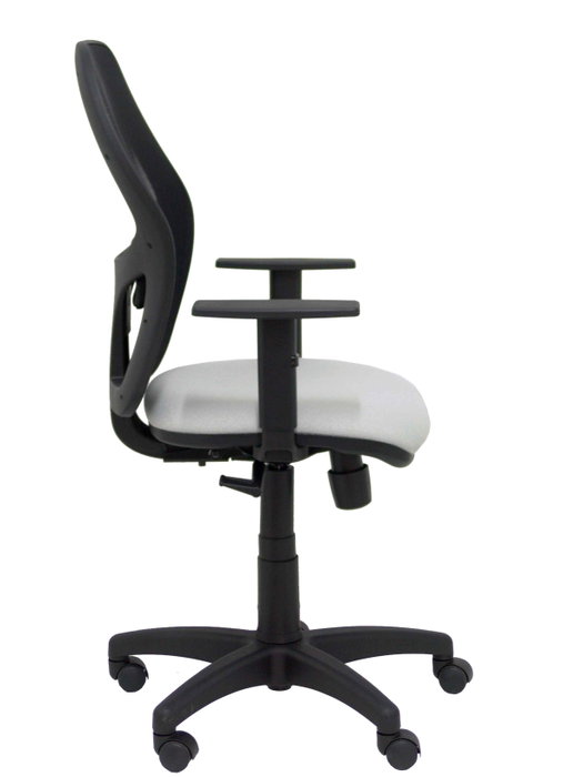 Silla de oficina Alocén con mecanismo Sincro tapizada con Tela color Gris claro y malla color Negro. Equipada con lumbar 1D, Brazos 1D y Ruedas de nailon 50 mm