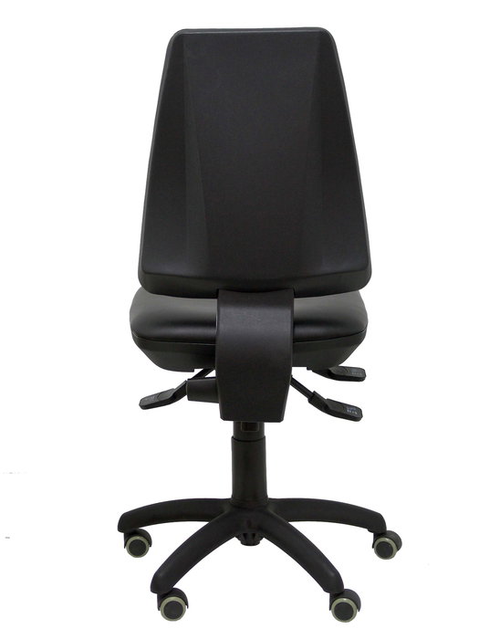 Silla de oficina Elche con mecanismo Asincro tapizada con Similpiel color Negro. Equipada con Base poliamida negra, Sin brazos y Ruedas de parqué