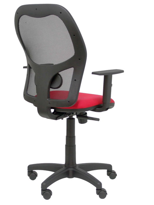 PIQUERAS Y CRESPO Silla Alocén con respaldo de malla negra y asiento Bali rojo