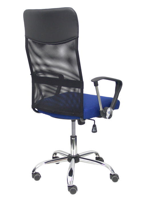 Silla de oficina Gontar con mecanismo Basculante tapizada con Tela color Azul y malla color Negro. Equipada con Base cromada, Brazos fijos y Ruedas de parqué
