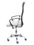 Silla de oficina Gontar con mecanismo Basculante tapizada con Tela color Gris claro y malla color Negro. Equipada con Base cromada, Brazos fijos y Ruedas de parqué