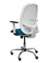 Silla de oficina Cilanco con mecanismo Sincro tapizada con Tela color Verde petróleo y malla color Blanco. Equipada con lumbar 1D, Brazos 1D y Ruedas de parqué