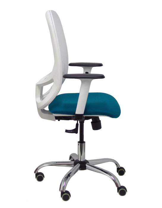 Silla de oficina Cilanco con mecanismo Sincro tapizada con Tela color Verde petróleo y malla color Blanco. Equipada con lumbar 1D, Brazos 1D y Ruedas de parqué