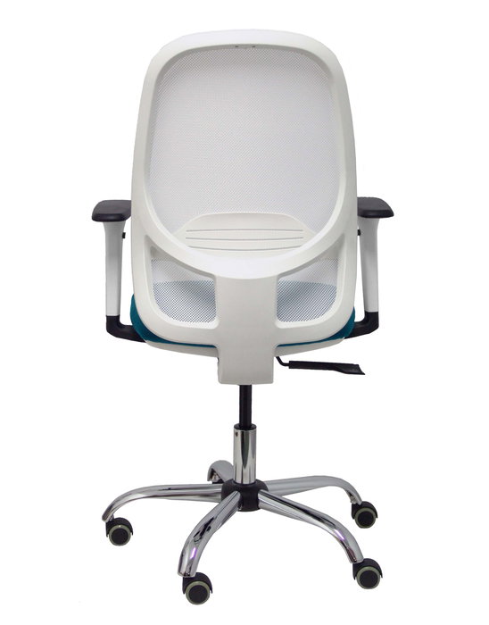 Silla de oficina Cilanco con mecanismo Sincro tapizada con Tela color Verde petróleo y malla color Blanco. Equipada con lumbar 1D, Brazos 1D y Ruedas de parqué