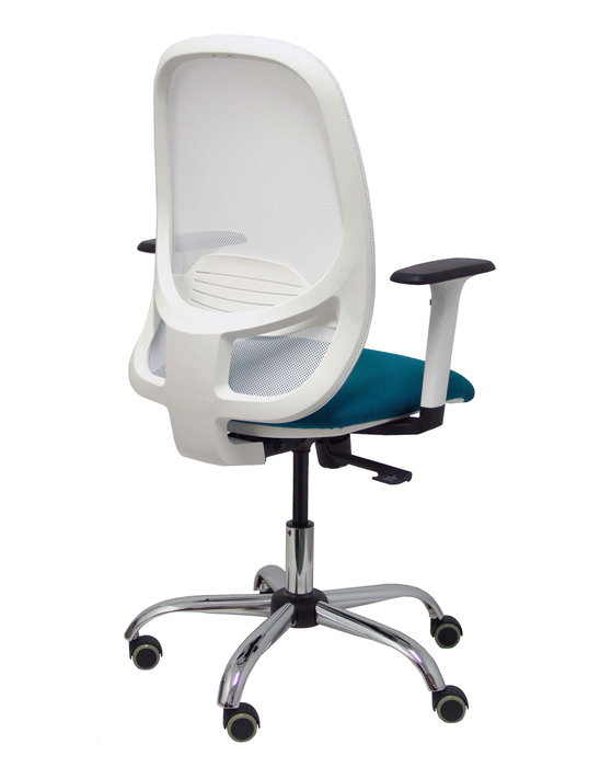 Silla de oficina Cilanco con mecanismo Sincro tapizada con Tela color Verde petróleo y malla color Blanco. Equipada con lumbar 1D, Brazos 1D y Ruedas de parqué