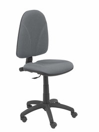 Silla de oficina Algarra con mecanismo Contacto permanente básico tapizada con Tela color Gris. Equipada con Base poliamida negra, Sin brazos y Ruedas de nailon 50 mm