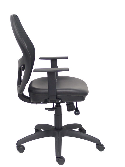 Silla de oficina Jorquera con mecanismo Sincro/Traslack tapizada con Similpiel color Negro. Equipada con lumbar 1D, Brazos 1D y Ruedas de nailon 50 mm