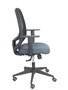 Silla de oficina Cilanco con mecanismo Sincro tapizada con Tela color Gris oscuro y malla color Negro. Equipada con lumbar 1D, Brazos 1D y Ruedas de parqué
