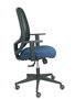 Silla de oficina Cilanco con mecanismo Sincro tapizada con Tela color Azul marino y malla color Negro. Equipada con lumbar 1D, Brazos 1D y Ruedas de parqué