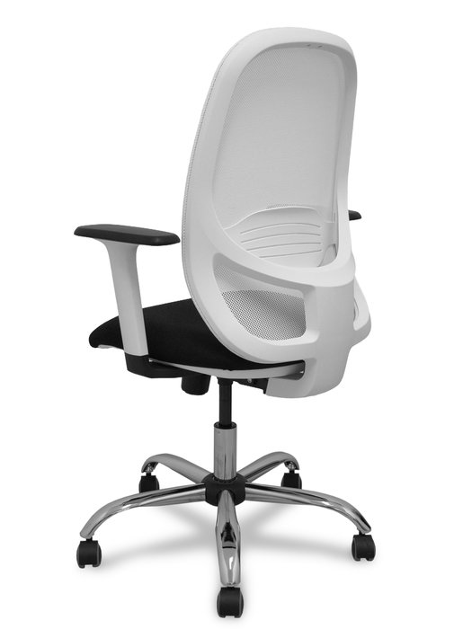 Silla de oficina Cilanco con mecanismo Sincro tapizada con Tela color Negro y malla color Blanco. Equipada con lumbar 1D, Brazos 1D y Ruedas de parqué
