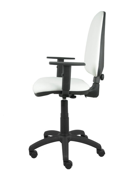 Silla de oficina Aýna con mecanismo Contacto permanente básico tapizada con Similpiel color Blanco. Equipada con Base poliamida negra, Brazos 1D y Ruedas de nailon 50 mm